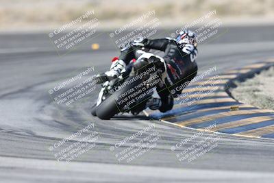 media/Dec-01-2025-Moto Forza (Mon) [[2daa91e15f]]/1-Advanced Group/Session 2 Turn 11 Backside/